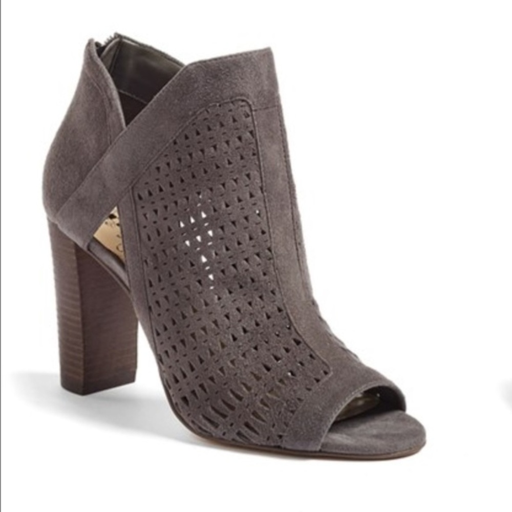 Vince Camuto Cranita NWT 9 Peep Toe Booties